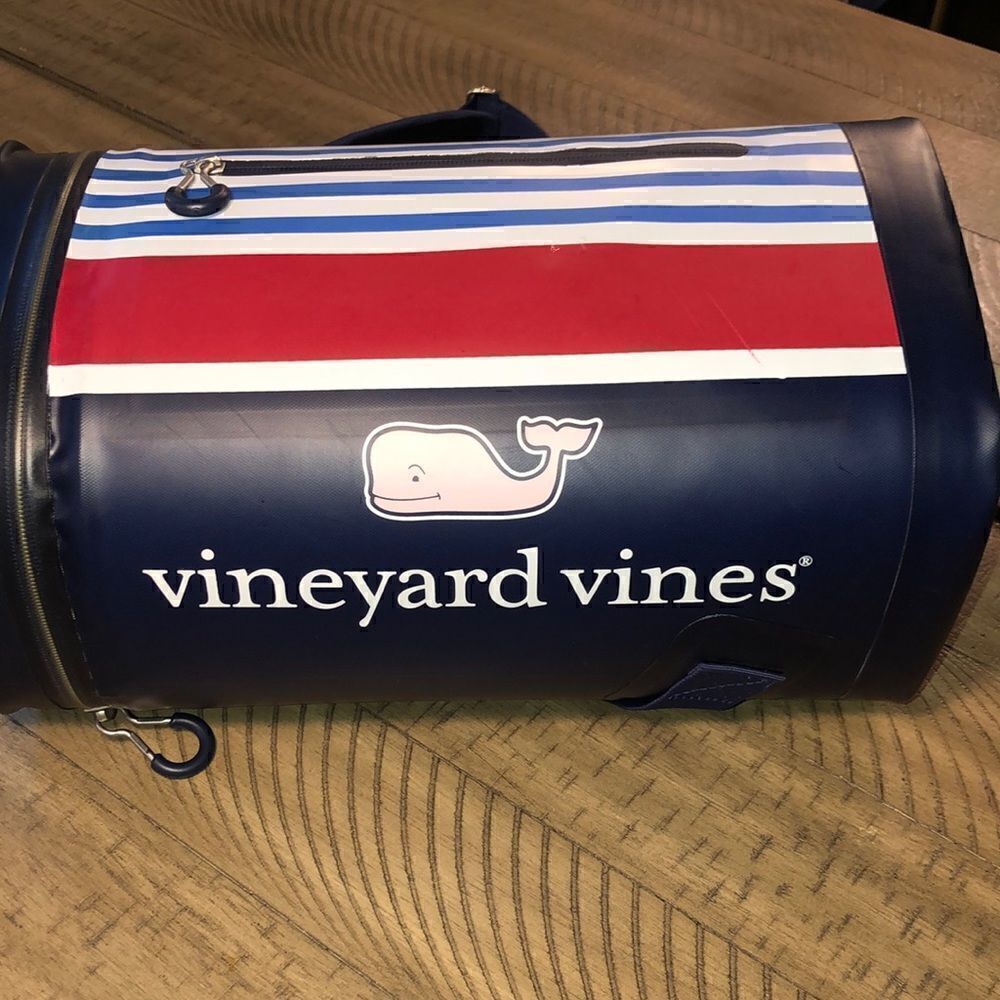 Vineyard Vines 🐳 10 can Cooler Padded Adj. Shoulder Strap beach 🏖 it stay cool
